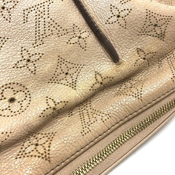 Louis Vuitton Mahina XS MM Shoulder Bag Beige - Picture 2 of 12